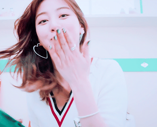 5ee3d7cc1d72013506f21ea9005e19ae_1726811286_609.gif